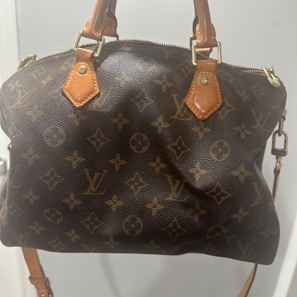 Louis Vuitton Monogram Canvas Crossbody Bag - Picture 2 of 4